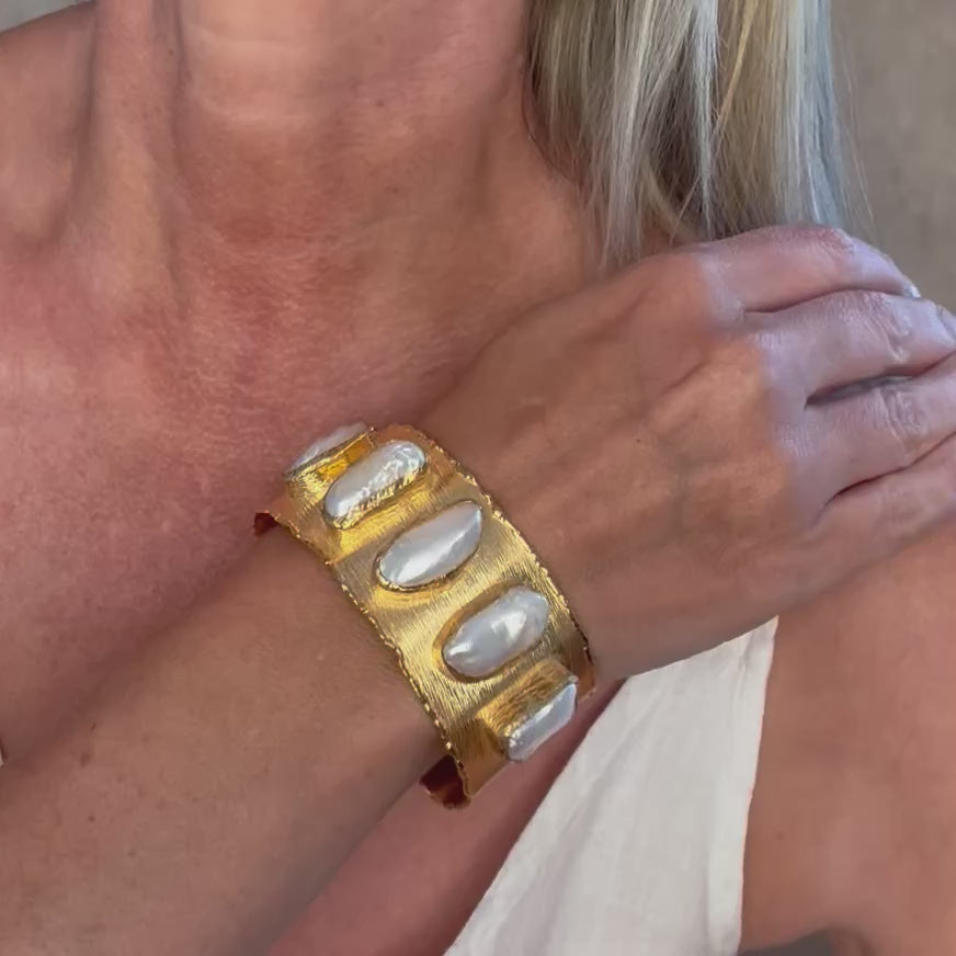 Castellago Cuff